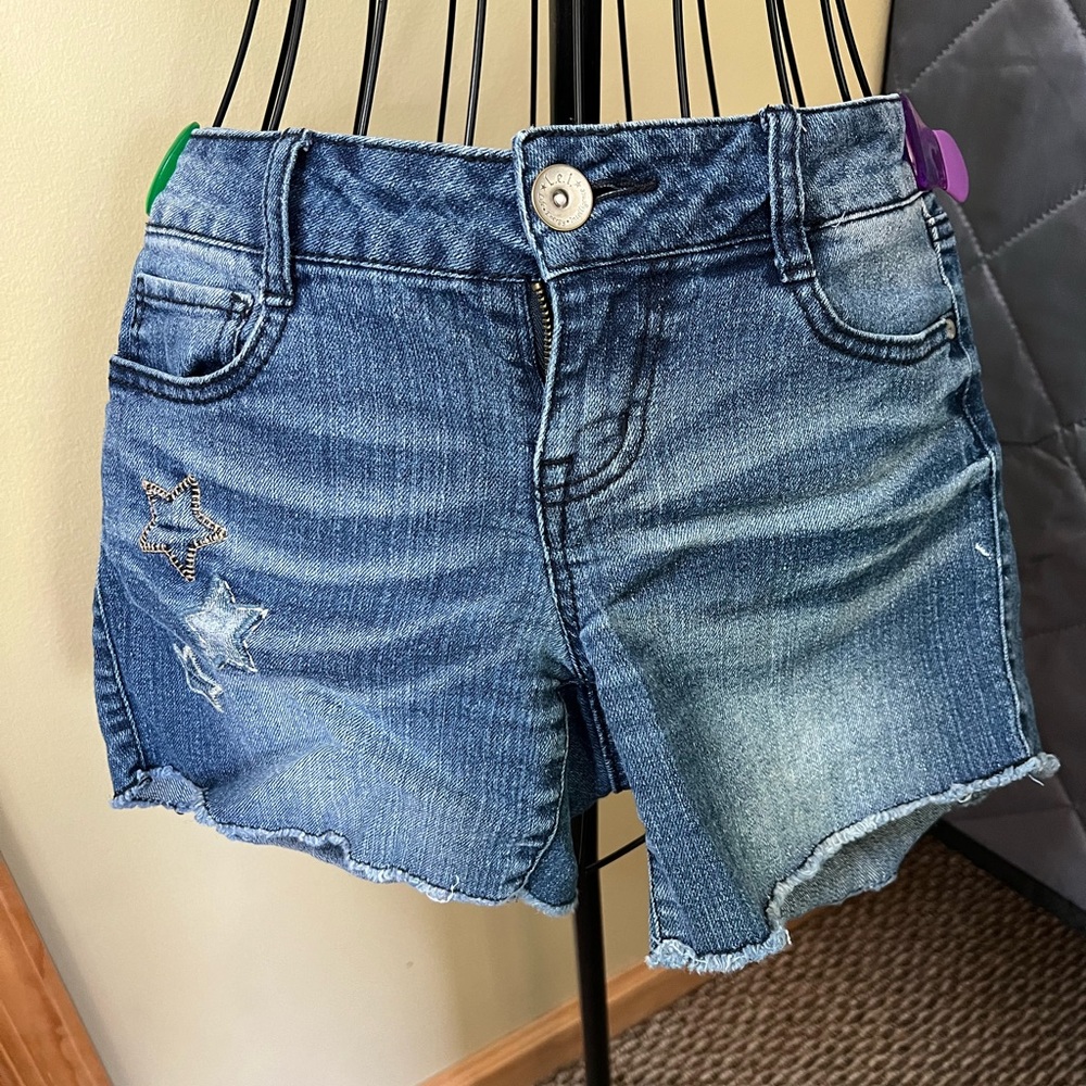 l.e.i Size 3 Junior short by Made from a ramie/cotton blend